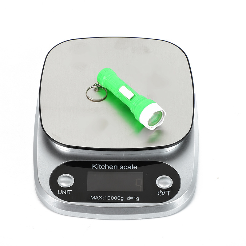 Plástico mini luz brillante pequeña linterna regalo LED llavero al aire libre linterna fácil de llevar lanyard linterna Application Scenario