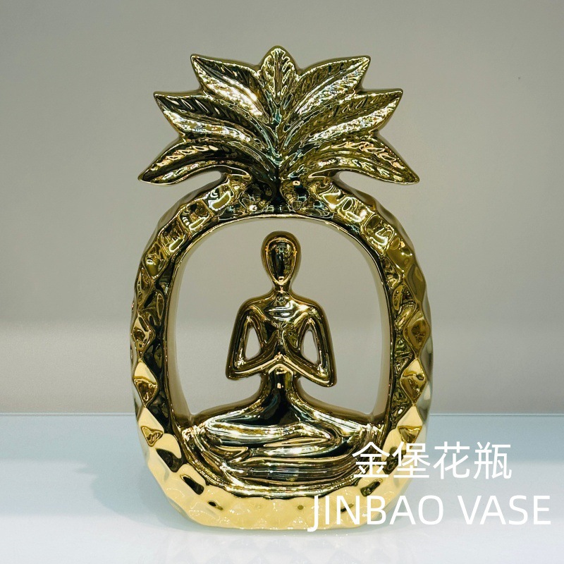 High-end and light luxury style golden pineapple decorative item, ceramic handicraft, living room entrance decorative item, electroplating process