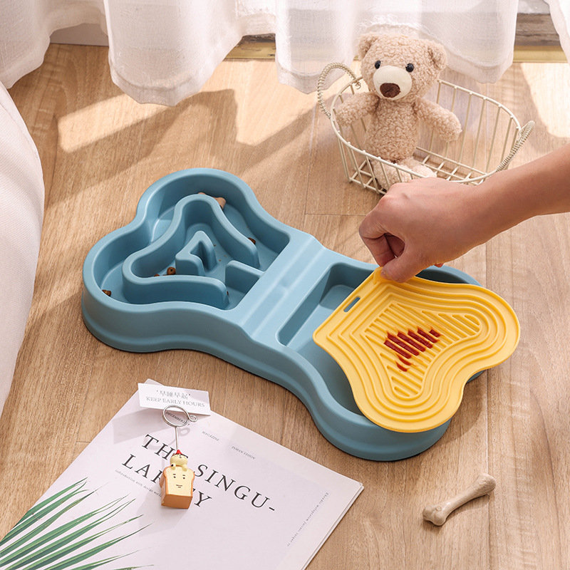New wholesale pet anti-knock slow food bowl, cat and dog silicone lick and slow food dual-purpose cat bowl, anti-slip pet bowl Application Scenario