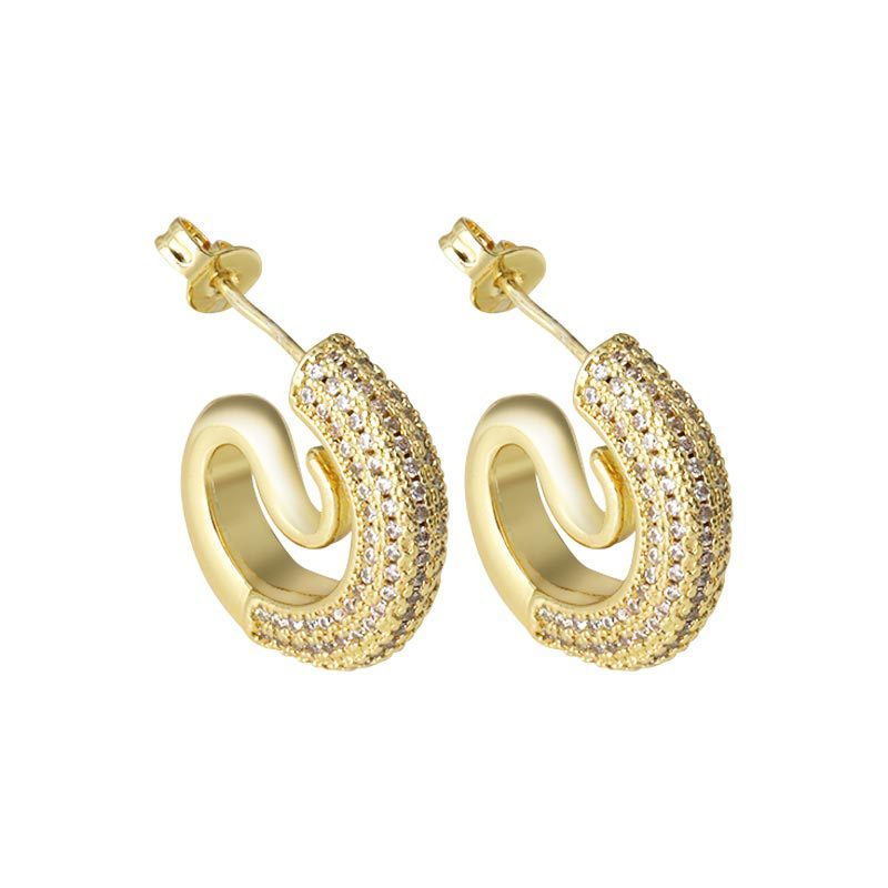 Light luxury European and American fashionable and elegant earrings, unique design sense for women, circular stud earrings, trendy and individual, versatile geometric accessories Item Picture