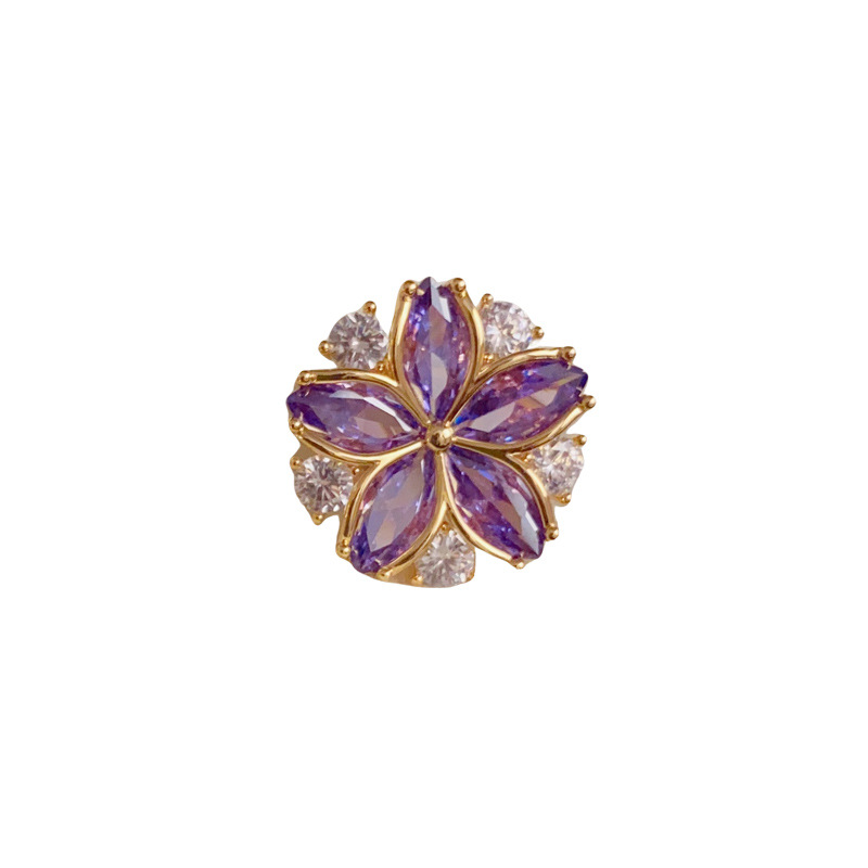 The light luxury and fashionable micro-inlaid zircon flower clasp brooch is exquisite, versatile, and exudes a high-end feel. It is a super shiny and anti-glare accessory Item Picture