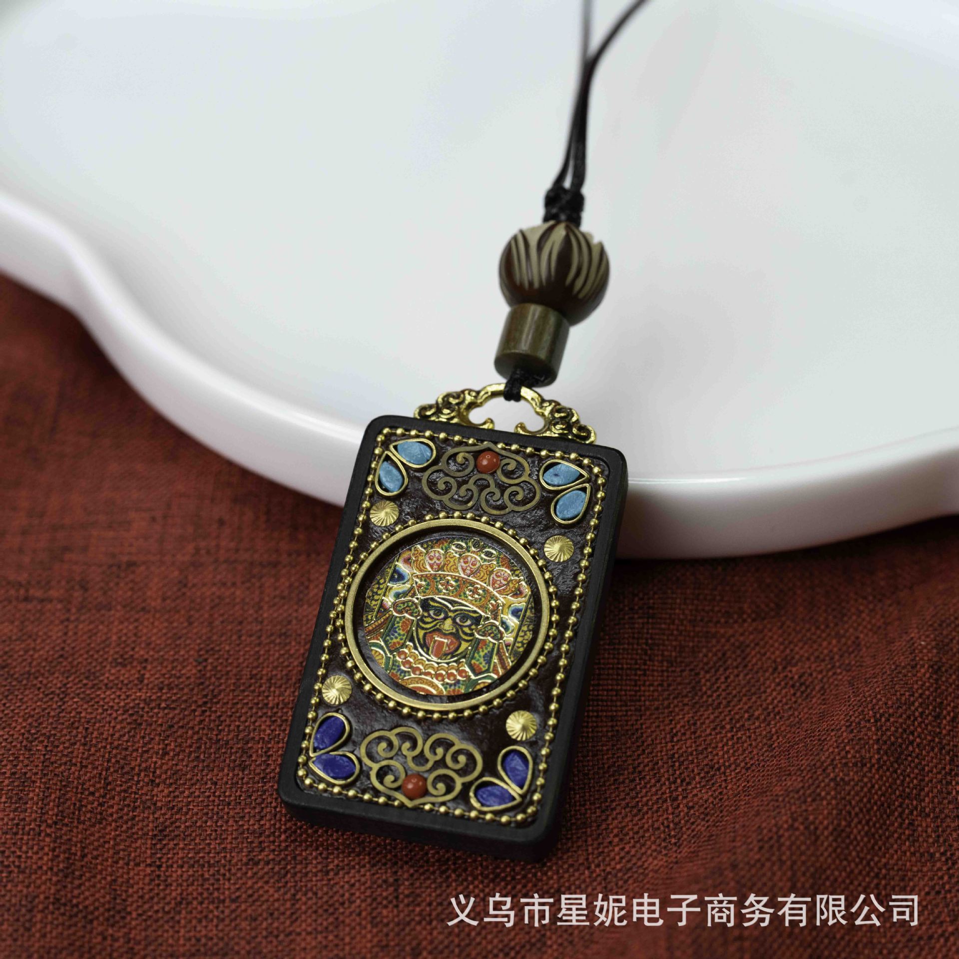 Thangka copper gold-plated pendant decorations, guitar necklaces, silver jewelry accessories, fashionable, individual and trendy accessory matching Application Scenario