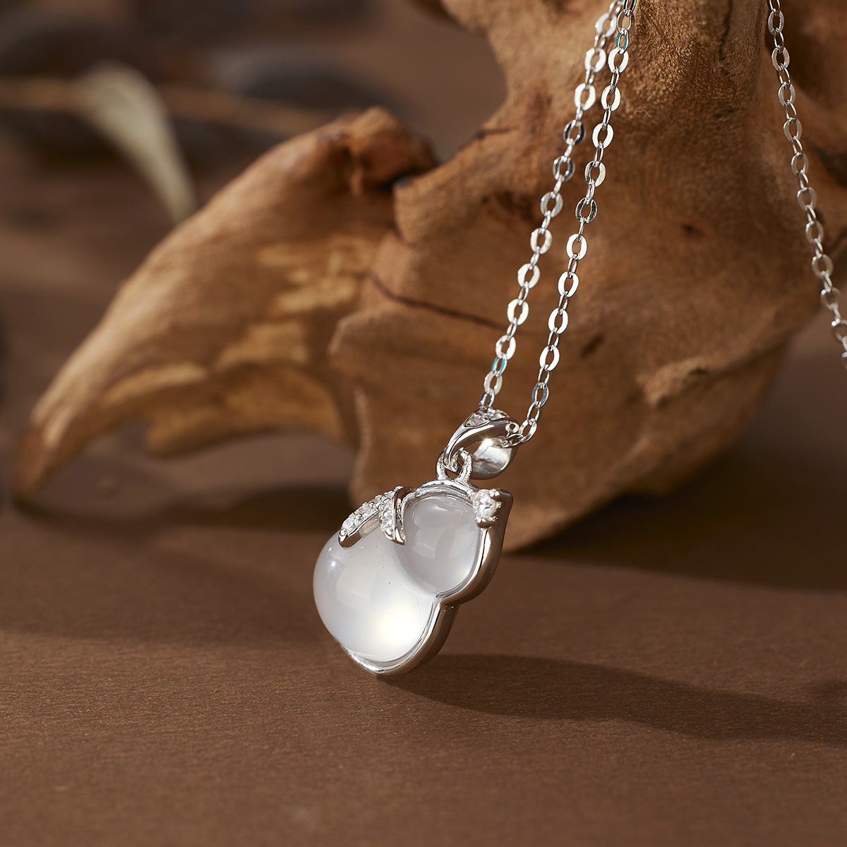 s925 sterling silver New Chinese-style high-ice white chalcedony Gourd pendant necklace, fashionable and versatile, a collarbone chain for girls details Picture