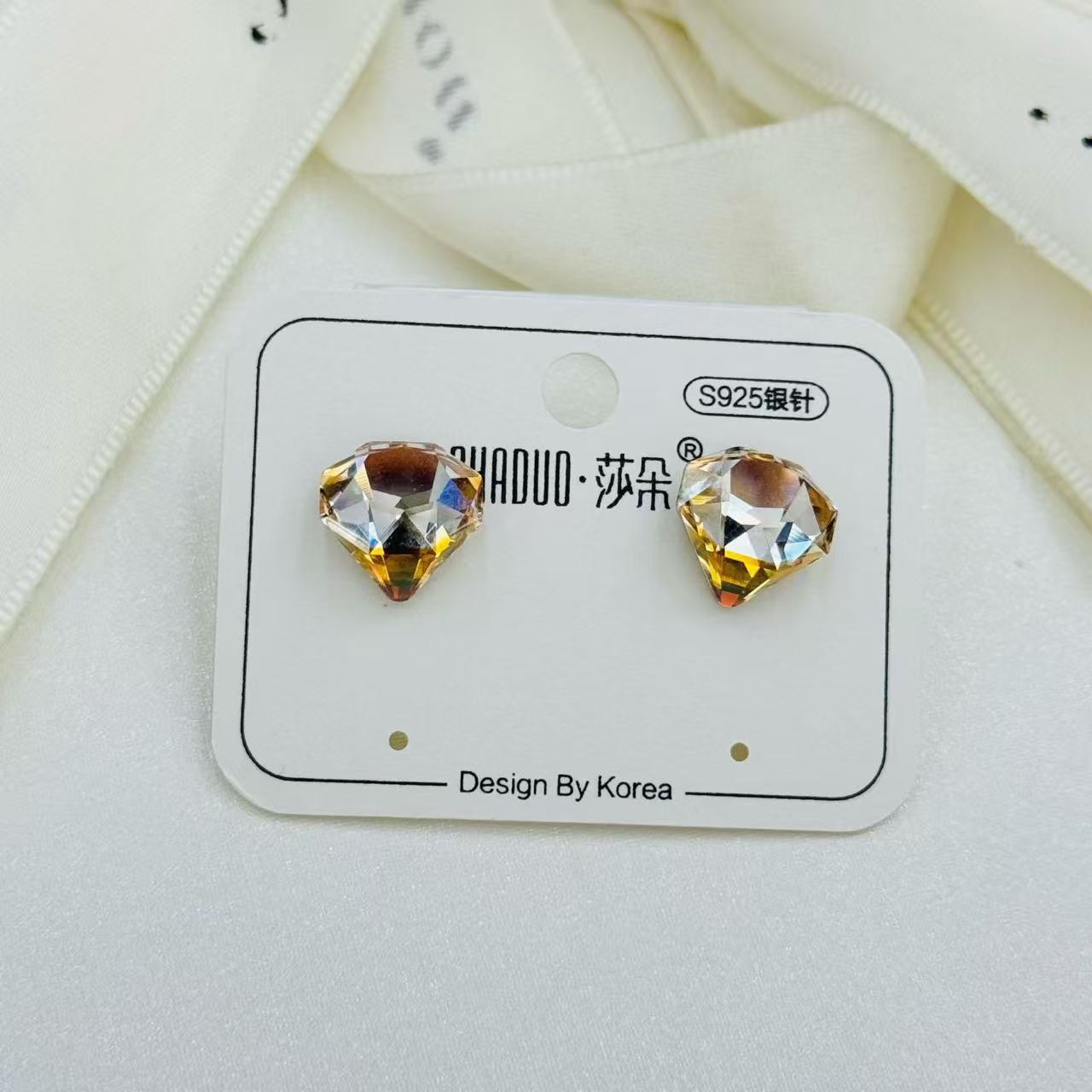 Pendientes de plata de cristal austriaco moda de las mujeres simple han sistema de diseño sensación de cristal en forma de orejas luz de lujo orejas Specification image