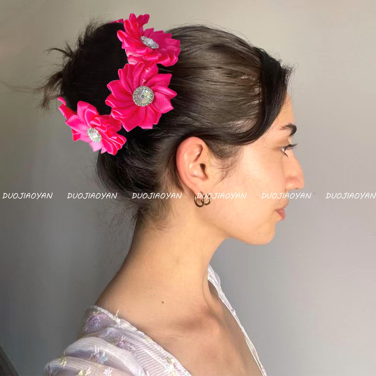 Cross-border simulation fabric flower hair bands with a high-end feel, handcrafted hair rope bun hair bands, elegant hair flowers and new hair accessories Application Scenario