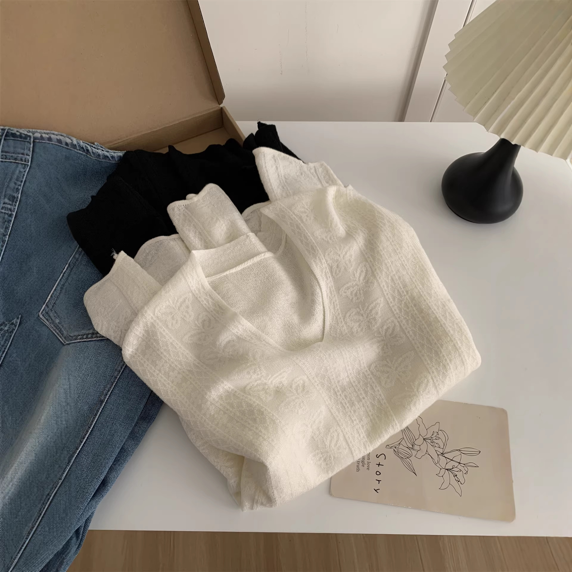 Gentle vintage wool blend beige lace V-neck T-shirt for women, wavy hem knitted base layer Application Scenario