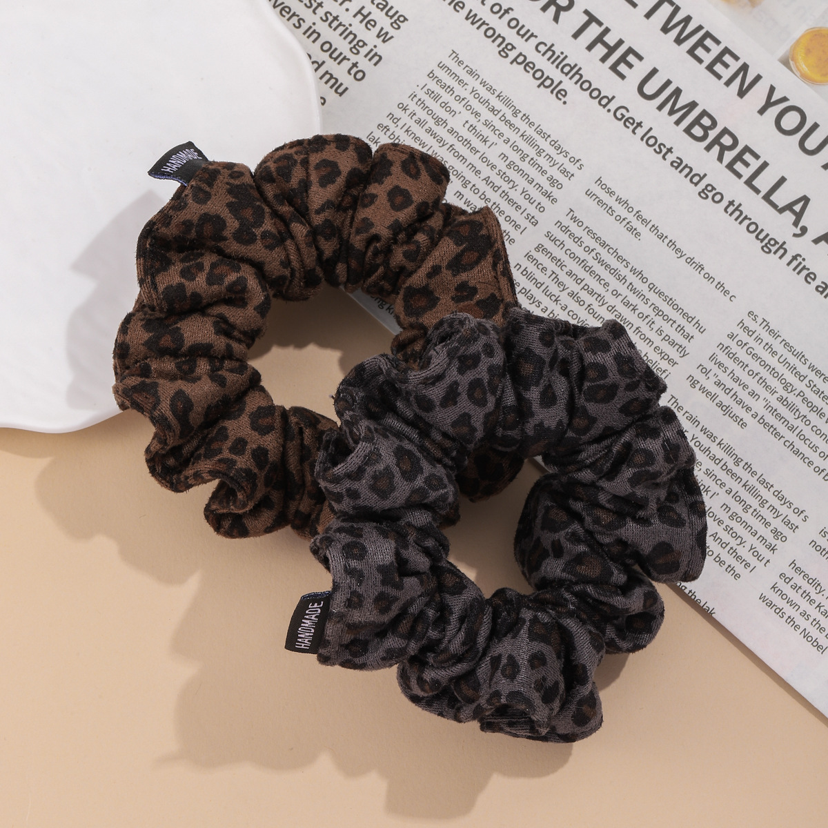 Korean-style fashionable retro leopard print small intestine hair band, high-end feminine charm, hair tie, bun head, hair tie, hair band and hair accessory Application Scenario