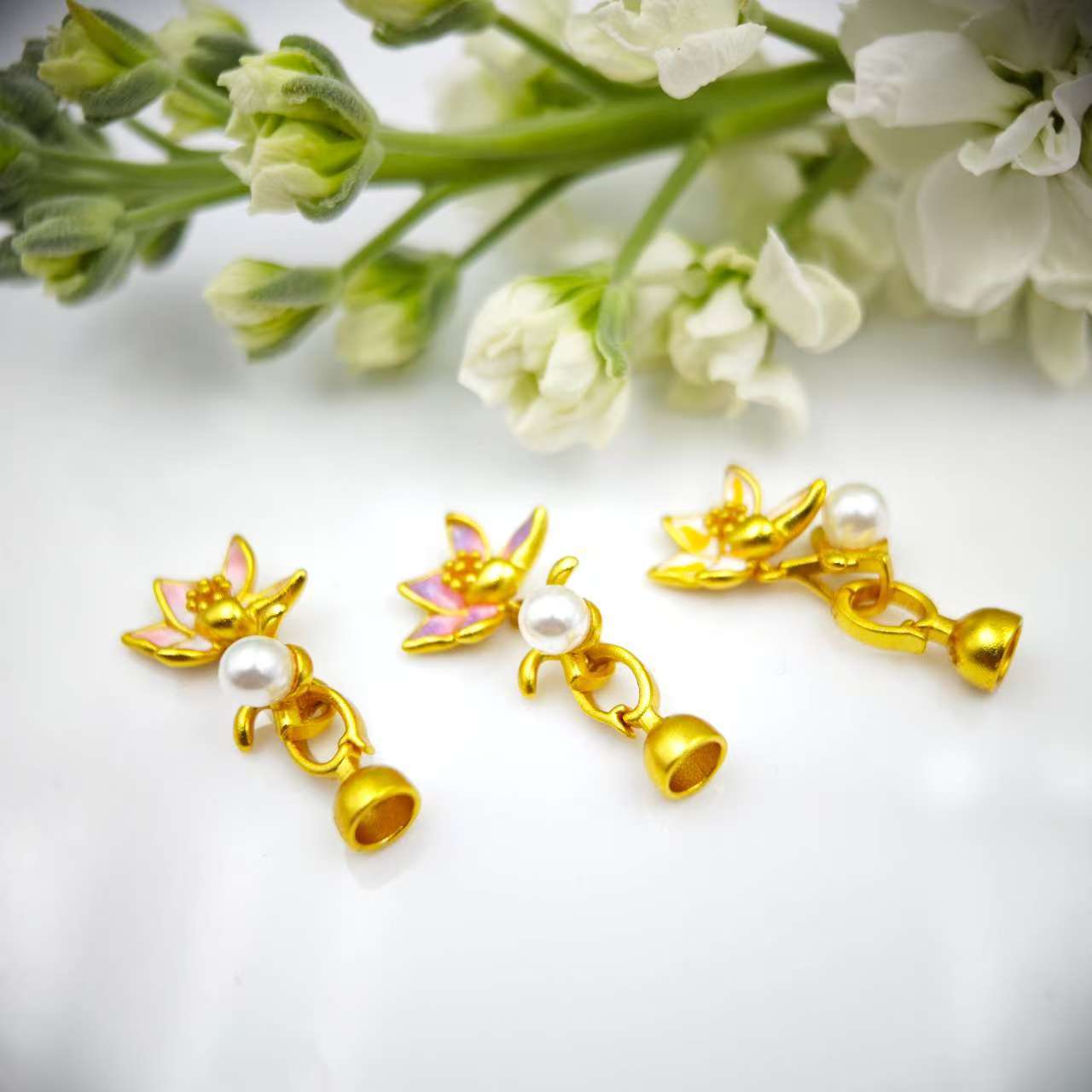 Ancient-style gold pearl necklace buckle, natural pearl oil painting style water lily end buckle, connecting buckle, mother-and-child buckle, sweater chain di details Picture