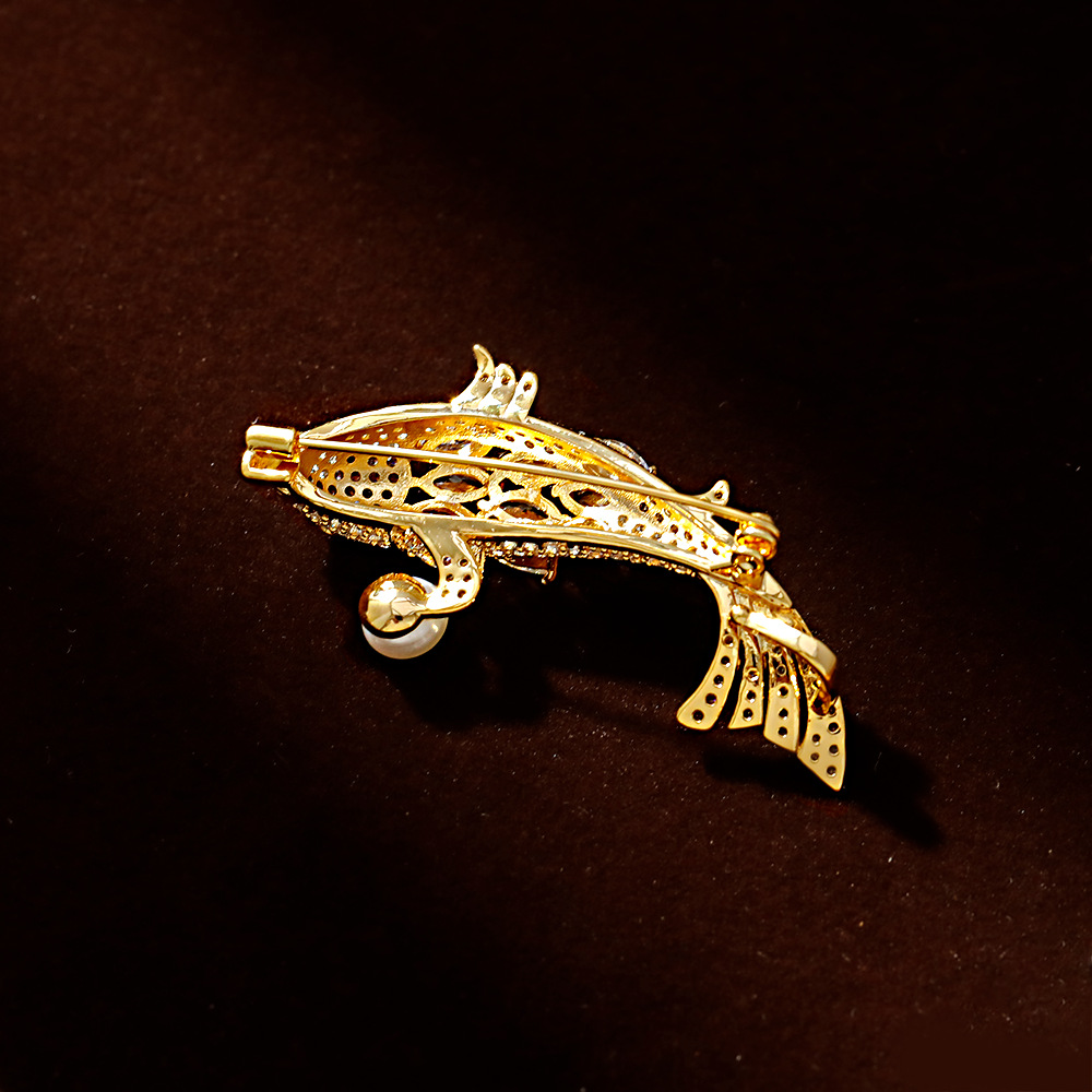 Hyacinth "Yearly Abundance Lucky Koi" Chinese-style exquisite zirconium brooch, high-end light luxury freshwater treasure suit jacket pin Specification image