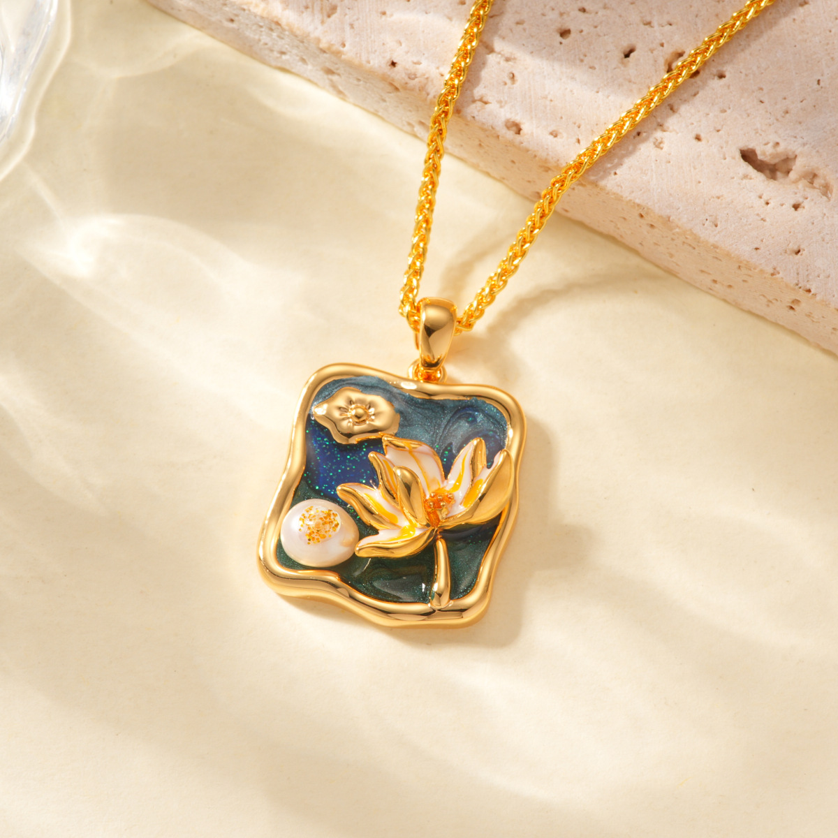 18k copper plated with real gold and inlaid with pearls, lotus pendant, color retention, high-end style bracelet, necklace clasp DIY accessory Application Scenario