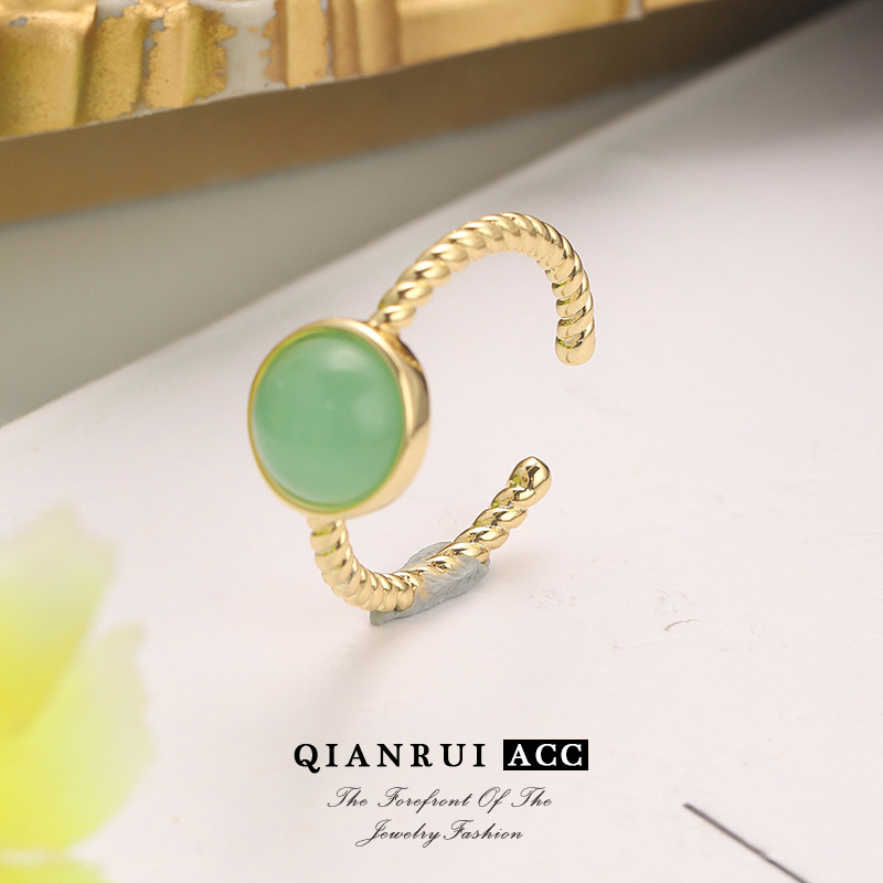 批发新款碧玉戒指女小众设计钻石高级复古风轻奢个性指环感法式