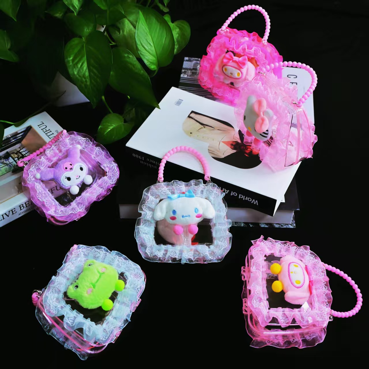 A popular cartoon illuminated handbag, a handmade diy bag, a finished children's toy, a girl's hand can be held diagonally across the bag Application Scenario
