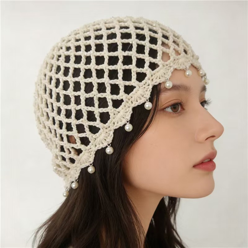 Handwoven hollow headcap mujeres verano transpirable renaissance vintage pearl deco sombrero de punto versátil sombrero de moda Application Scenario