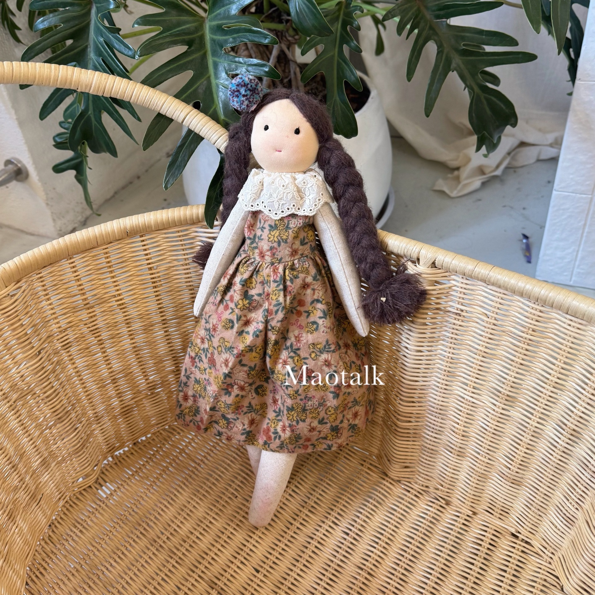 韩系手工布艺碎花裙娃娃玩偶可爱麻花辫女孩大号公仔陪伴玩偶装饰白底实物图