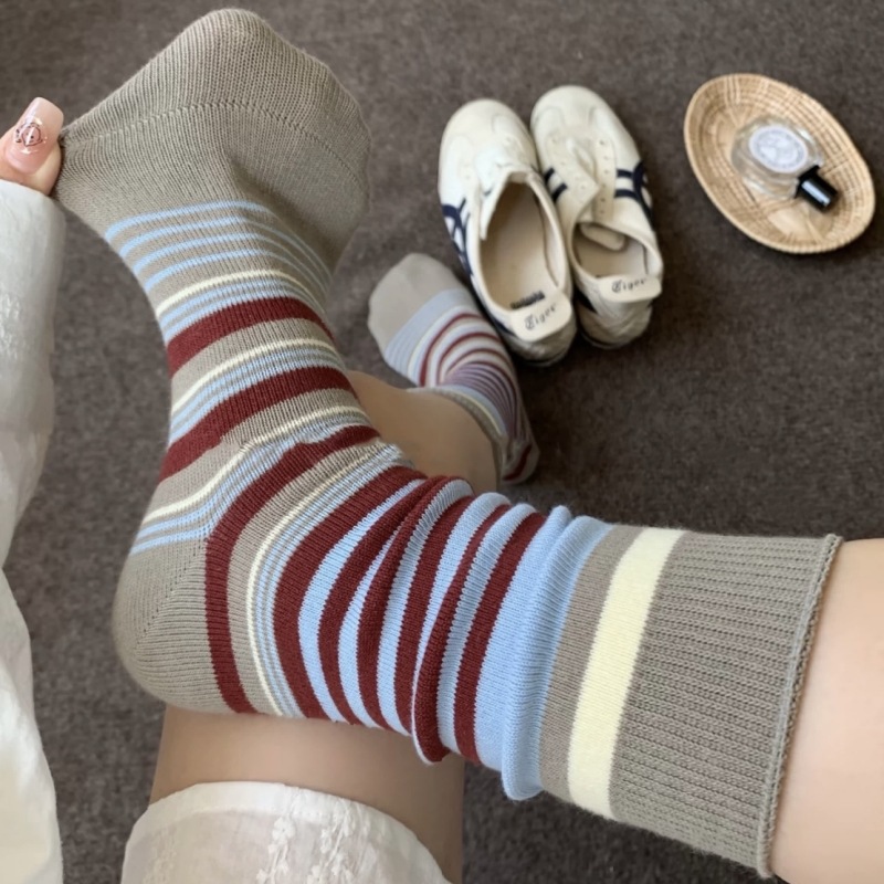 Korean retro forest-themed Merad color-blocking striped mid-calf socks for women, breathable autumn and winter Birken shoes, double-needle pile socks Application Scenario