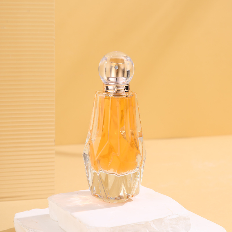 WARMKISS Yao Wo Women's Perfume Live-streaming Bestseller Floral Scent Fresh, Natural and long-lasting light Fragrance Spray Application Scenario