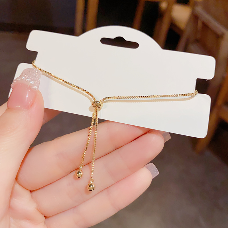 The sweet and light luxury cat's eye stone heart-shaped pull-out bracelet of the same style as Douyin, with a fashionable and high-end feel, is a simple and versatile bracelet Application Scenario