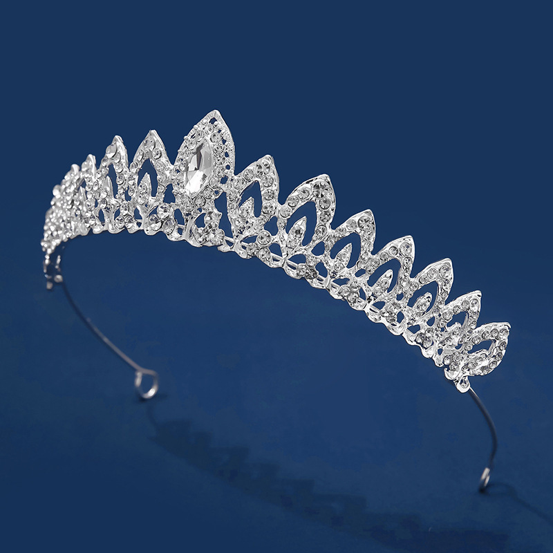 New bride accessories: alloy inlaid with rhinestones, bride's small crown, wedding accessories, headwear, hair crown, and crown Application Scenario