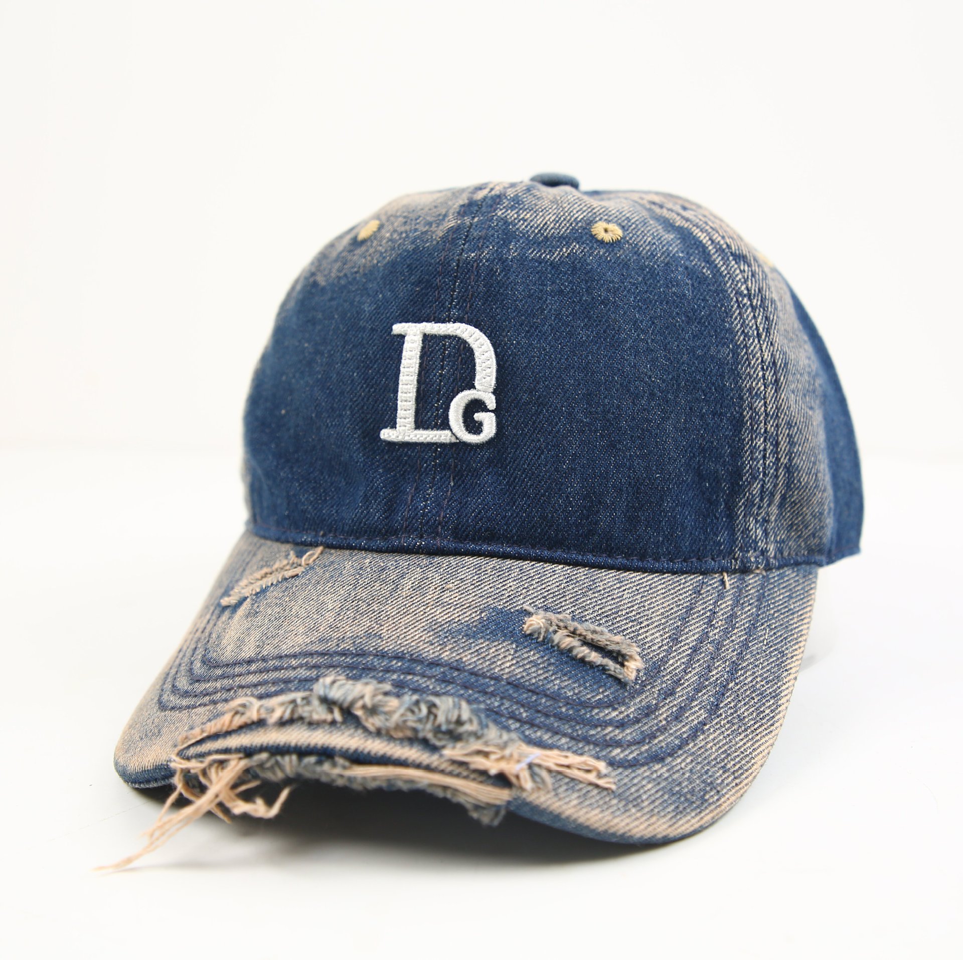 Original design, retro and distressed, ripped denim baseball cap for women, Korean style, versatile and face-enhancing, small sunshade baseball cap for men