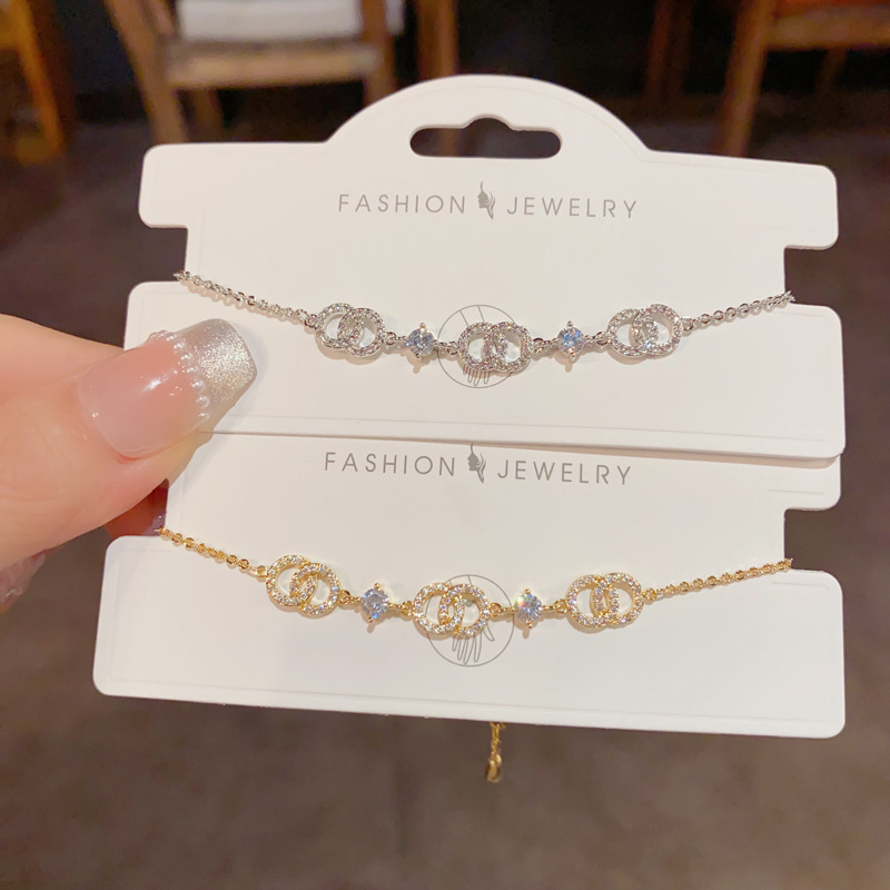 Exquisite, fashionable and high-end zirconium interlocking bracelet for women, niche fashion, light luxury, versatile and super dazzling jewelry wholesale