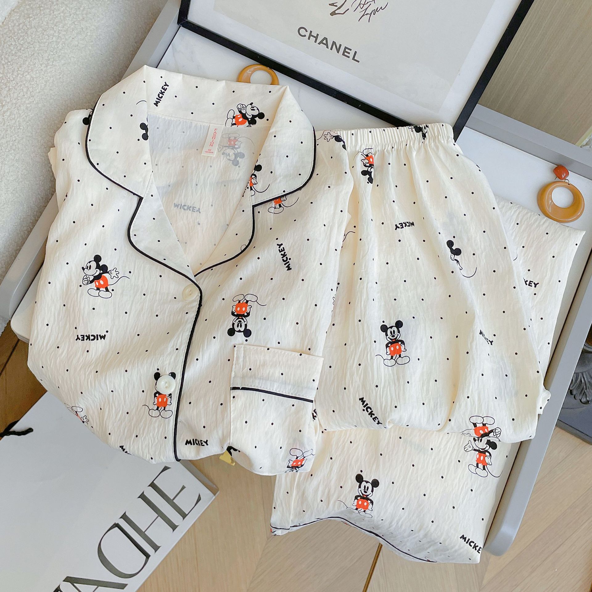 New pure cotton long-sleeved and long pants pajamas for girls spring and autumn, cute colorful polka dot cloud cotton home wear set Application Scenario