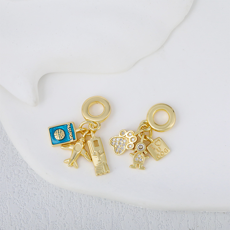 Wholesale of popular DIY jewelry accessories, pendants, necklaces, exquisite and niche design mini pendants from Europe and America