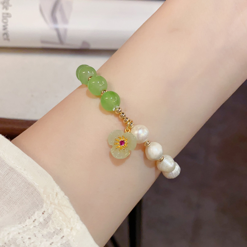 Spring new style, stylish and elegant, new Chinese-style freshwater pearl lotus beaded bracelet, light luxury and versatile, fresh and delicate jewelry