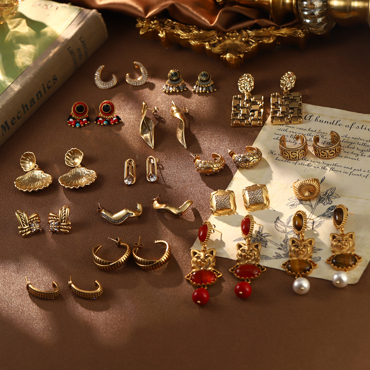 欧美宫廷风俄金小众新款中古耳环流苏镶珍珠虎眼设计感高级耳饰