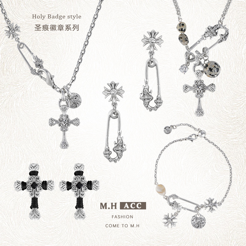 【 Customized 】 Original design of the Saint Scar Badge Series earrings, a light luxury, high-end, sweet and cool style earpiece for women