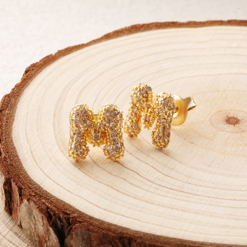 饰品/耳饰/耳钉/珍珠耳钉/耳钉植绒细节图