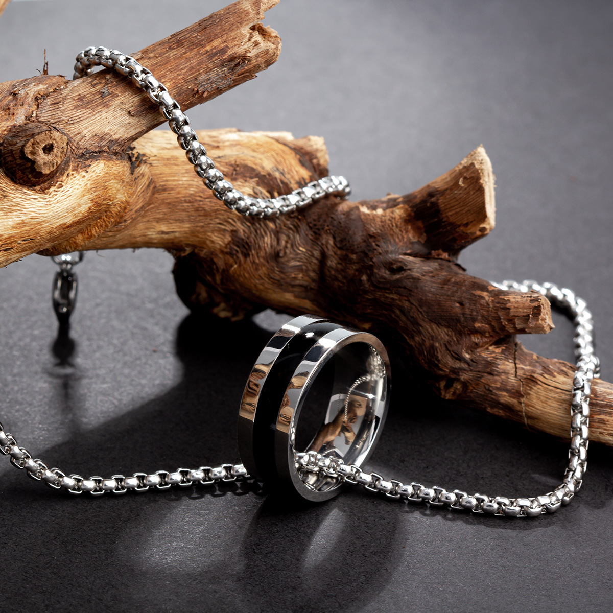 Douyin Live: New simple European and American oil-dripping pendant, 60cm pearl chain, versatile sweater chain, couple titanium steel necklace Application Scenario