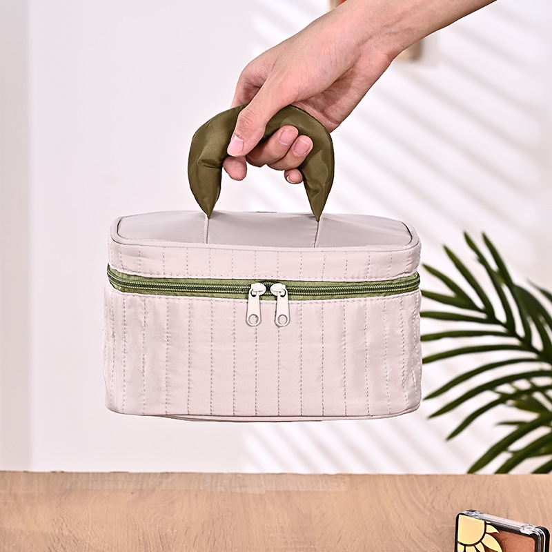 A small, large-capacity, cute, simple, waterproof cosmetic storage bag for Instagram, a portable handbag for going out Specification image
