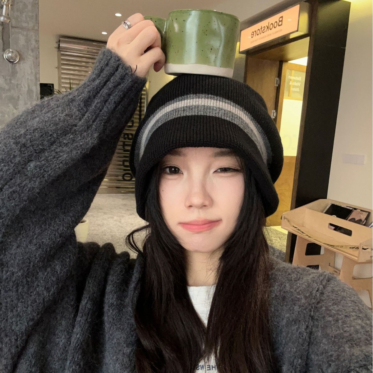 The new Korean style ins color-blocking knitted fisherman's hat for autumn, a warm striped woolen hat, a large plate that shows off the face, and a small pile hat