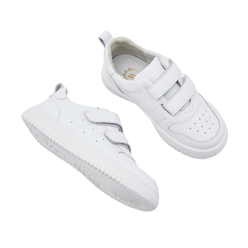 童运动鞋实物图