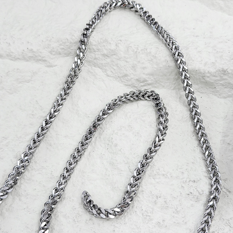 Wholesale of silver semi-finished chain jewelry accessories for both front and back color-preserving Cuban chains Item Picture