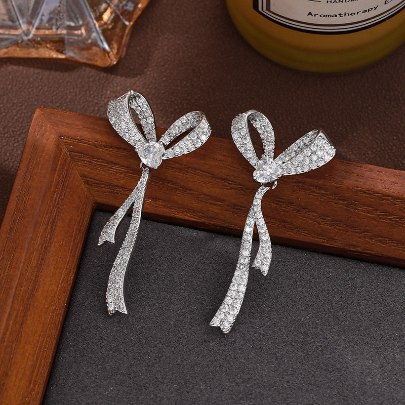 Full-diamond butterfly four-leaf clover flower earrings, elegant and light luxury zircon earrings, high-end s925 silver needle jewelry wholesale details Picture