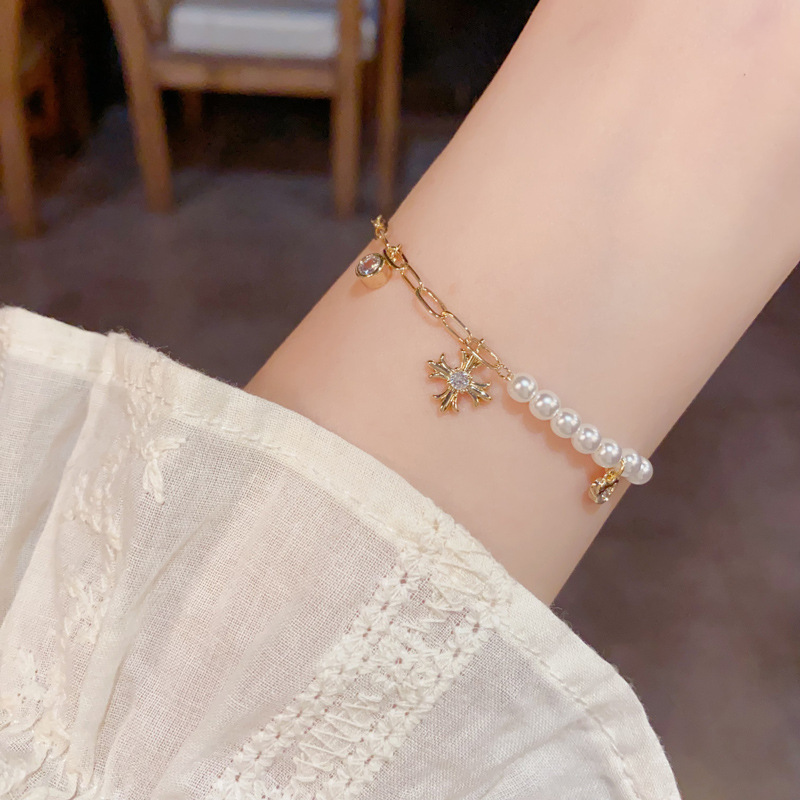 في أزمنة عصرية details Picture
