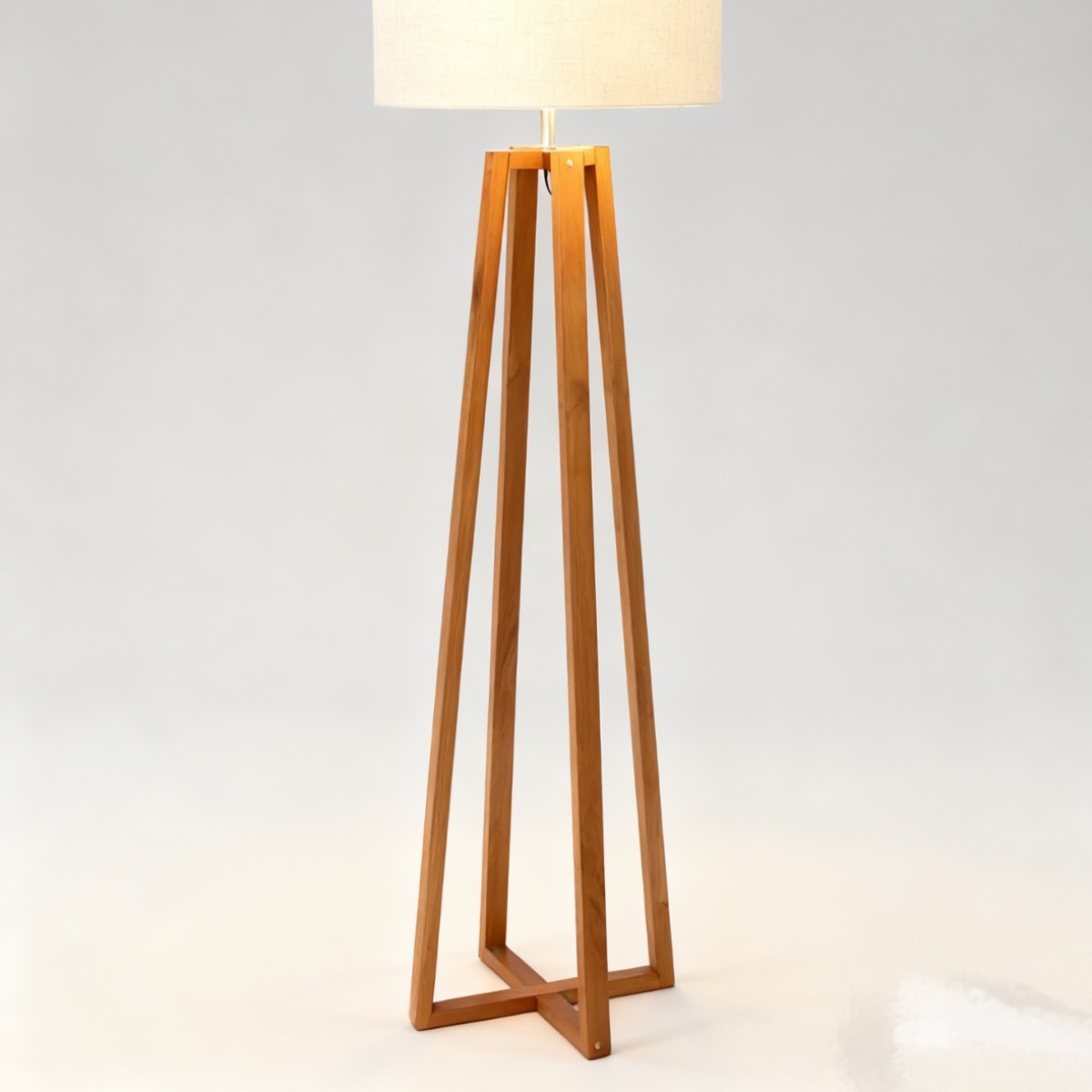 Cross-border modern minimalist sofa standing lamp, creative designer Nordic wood art floor lamp for living room and bedroom Application Scenario