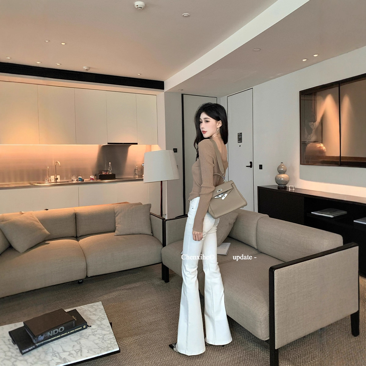 爆款白色紧身微喇牛仔裤女2025秋季辣妹裤子直筒显瘦拖地长裤