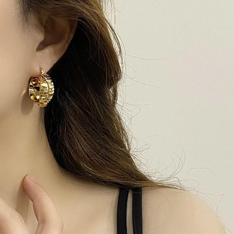 Douyin's best-selling copper gold-plated cross-striped ring ear earrings are versatile, fashionable, and exude an ins style with a high-end touch of silver