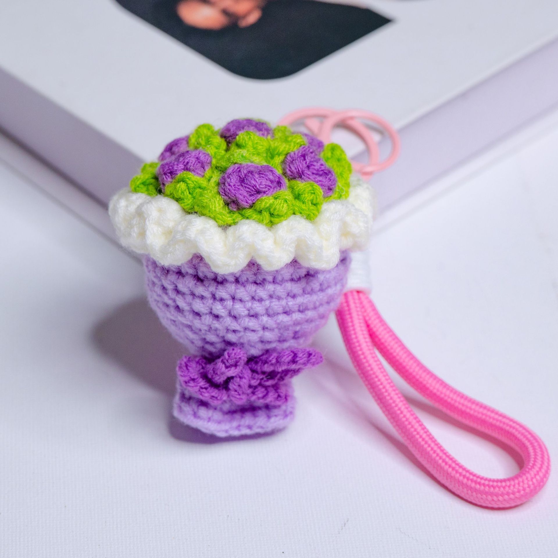 Hand-knitted mini bouquets, hand-held bouquets, pendants, crocheted keychains, bag pendants and ornaments Specification image