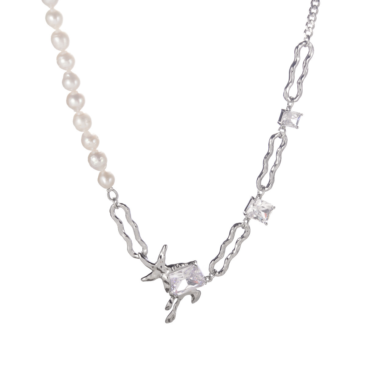 The new heart-shaped bow collarbone chain is a niche retro necklace that is versatile for summer, exuding a sense of high-end luxury and a light fragrance style Item Picture