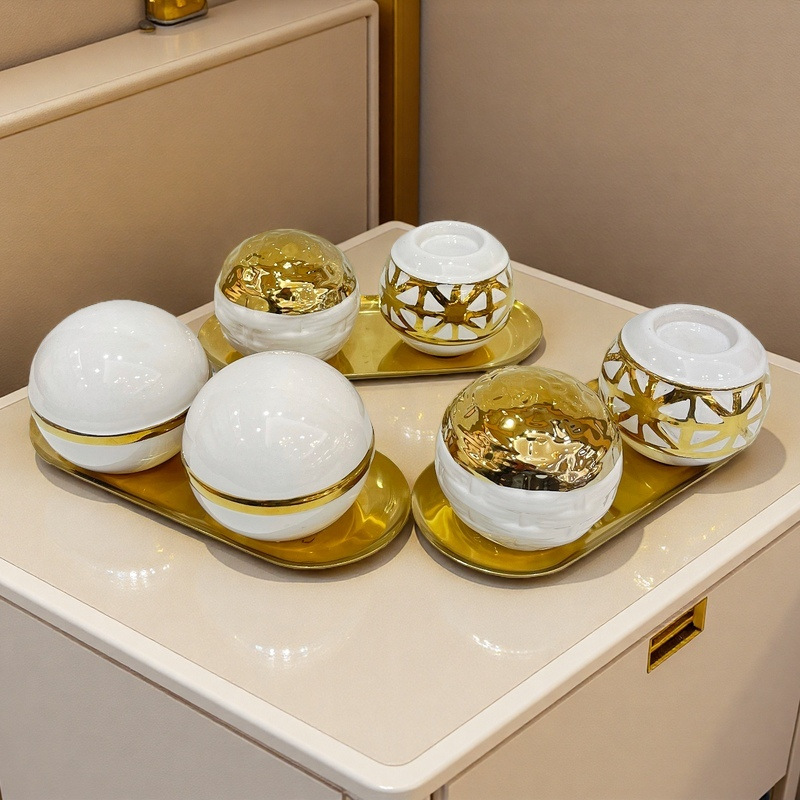Electroplated white gold apple and pear storage jar, European ceramic vase, handicraft display item, soft decoration storage jar, luxurious fruit-shaped ceramic jar Application Scenario