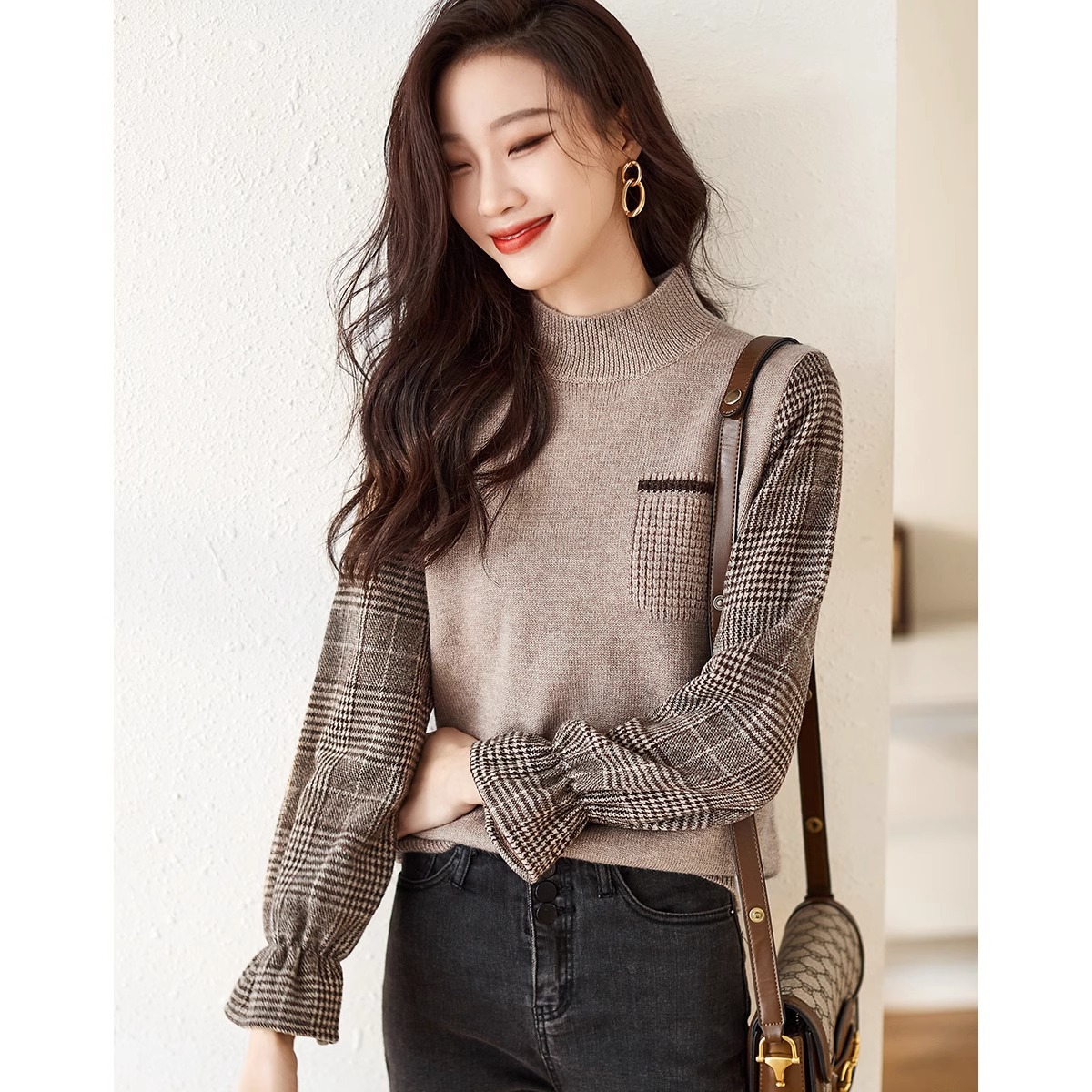 Two fake sweater women's tops for Spring and autumn 2024, knitted base layer, stylish patchwork top, checkered flared sleeves details Picture