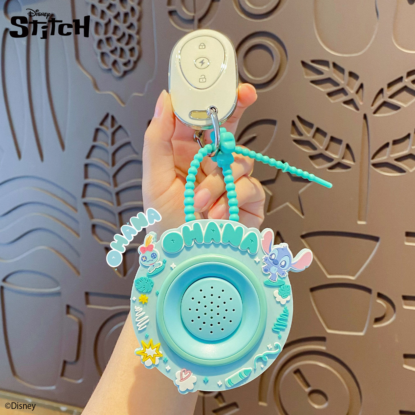Wholesale of genuine Stitch series horn keychain pendants, creative and cute cartoon student backpack pendants and toys Specification image