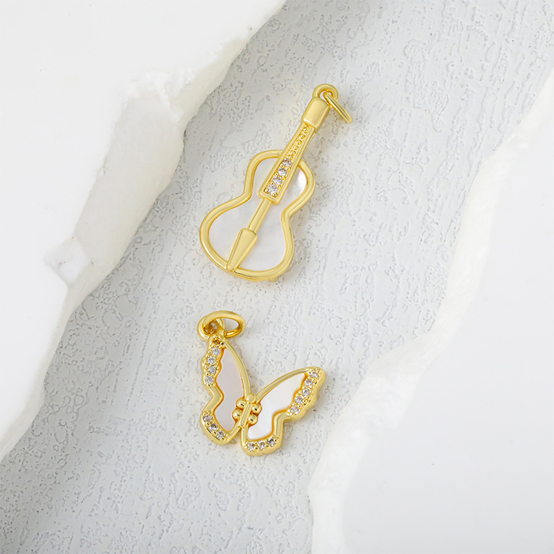 DIY jewelry accessories: copper-plated 18K real gold, fashionable micro-inlaid shell violin pendants, necklaces, bracelets wholesale Application Scenario