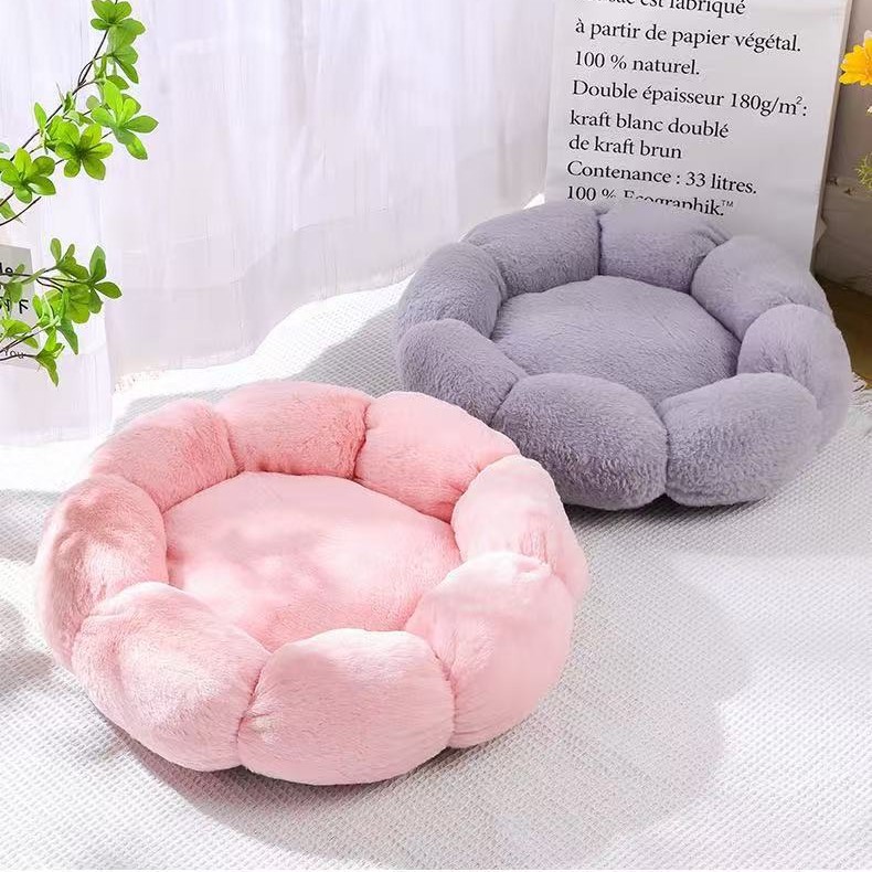 Pet beds, round flower beds, winter warm plush cat beds, all-season dog beds, cross-border wholesale of dog beds Application Scenario