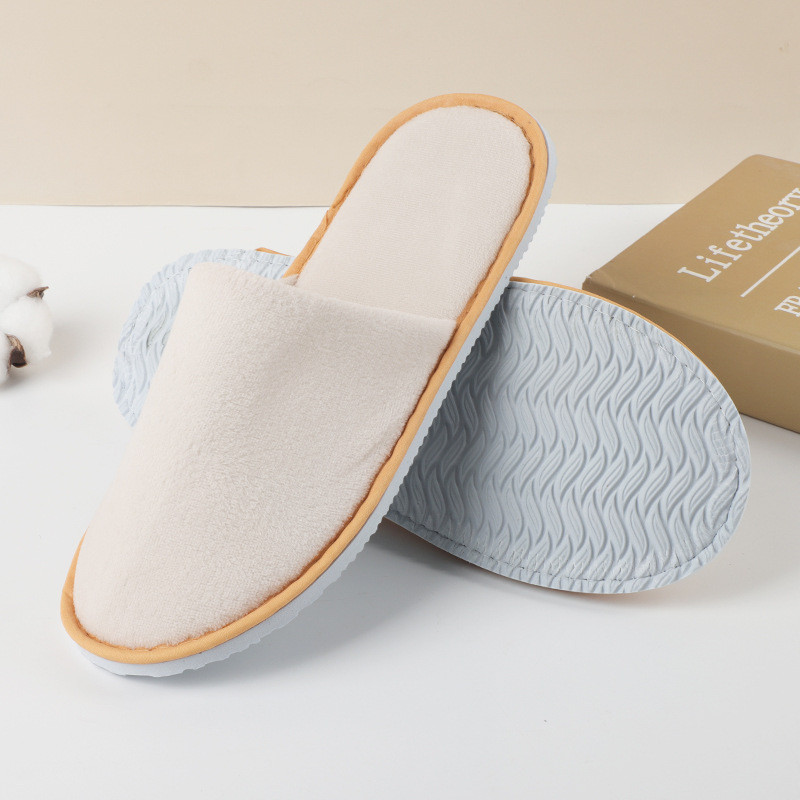 Artículos de hotel desechables al por mayor desechables de terciopelo denso slippers paño antideslizante homestand room slippers details Picture