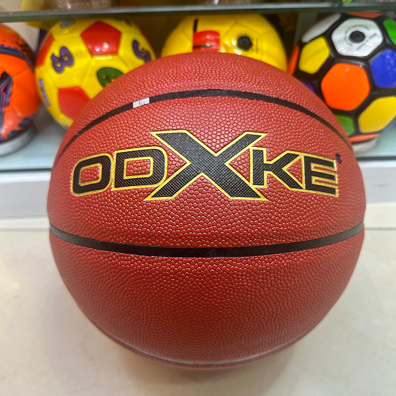 7号篮球PU软皮吸湿吸汗篮球立体英文装饰不易滑落青少年成人篮球产品图