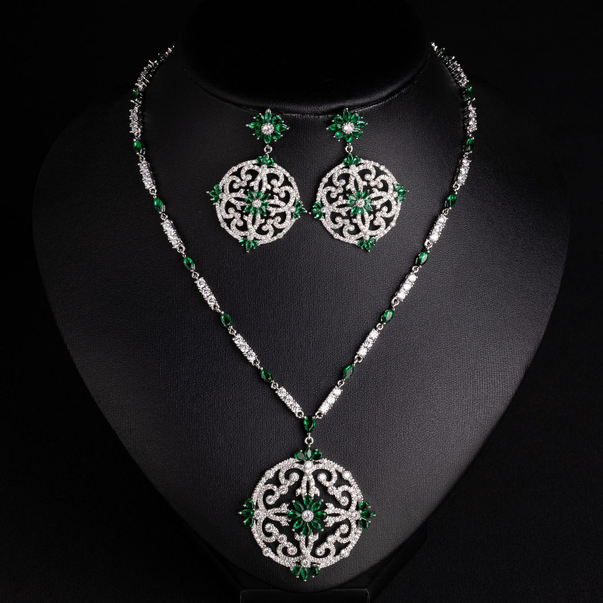 Accesorios transfronterizos europa y américa vintage collar de novia conjunto de pendientes circonitas conjunto de dos piezas cadena de clavícula luz extravaglytj29265 gertisa banquete vestido joyería accesorios al por mayor